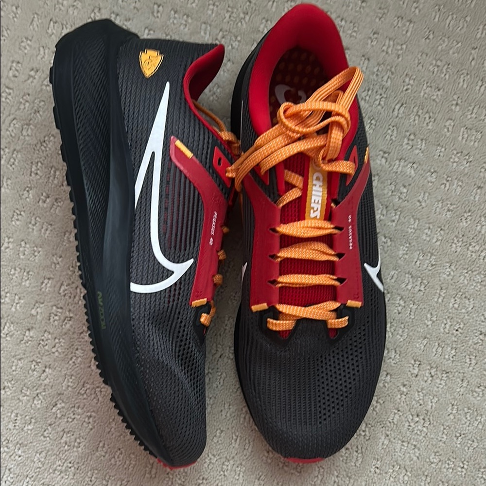 Nike Pegasus Kansas City chiefs shoes men’s 8.5/womens 10
